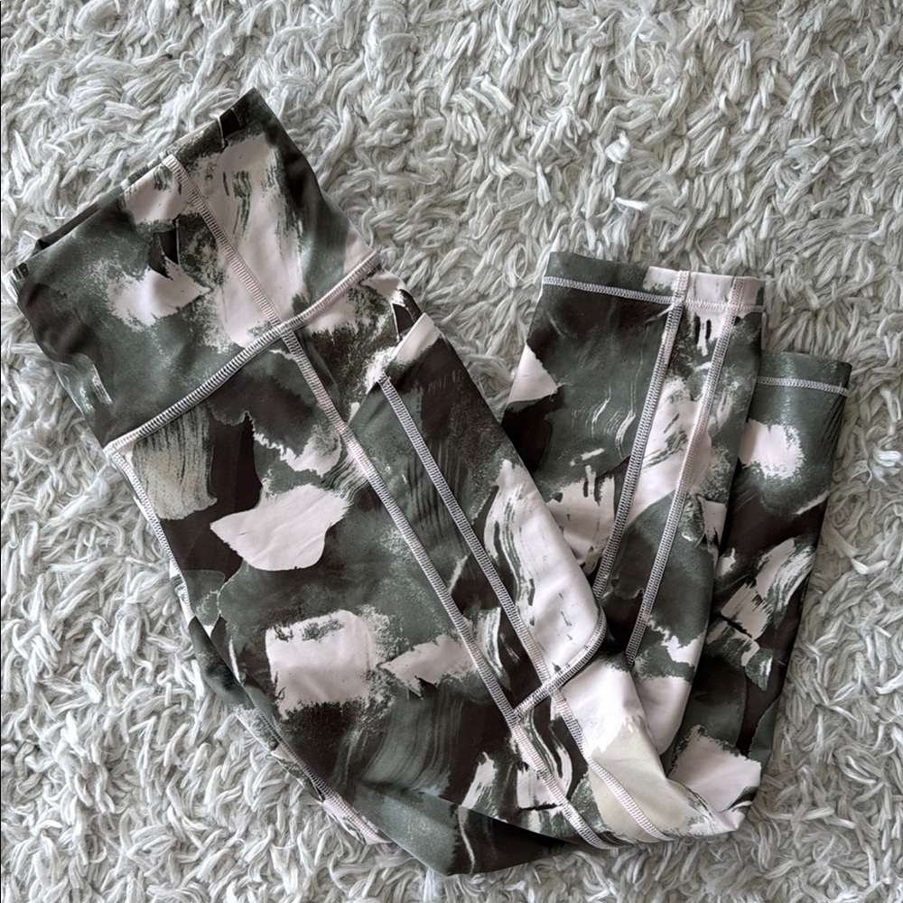 Athleta Green and White Ultimate Stash II Capri Leggings